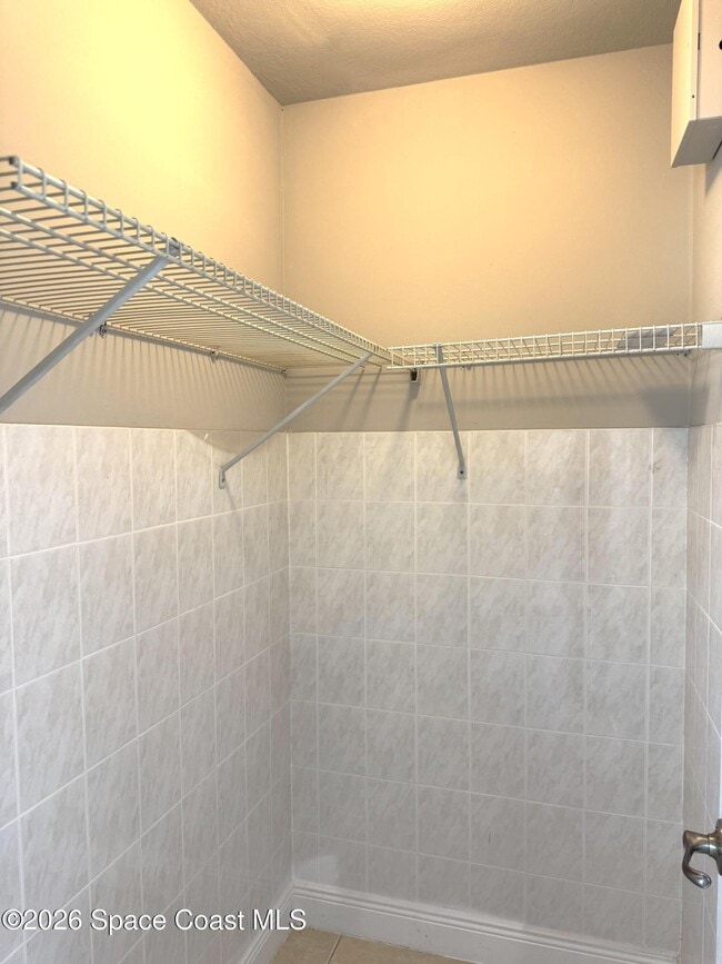 Building Photo - 320 Jennifer Dr