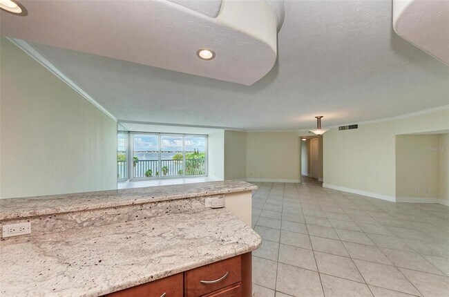 Building Photo - 435 S Gulfstream Ave