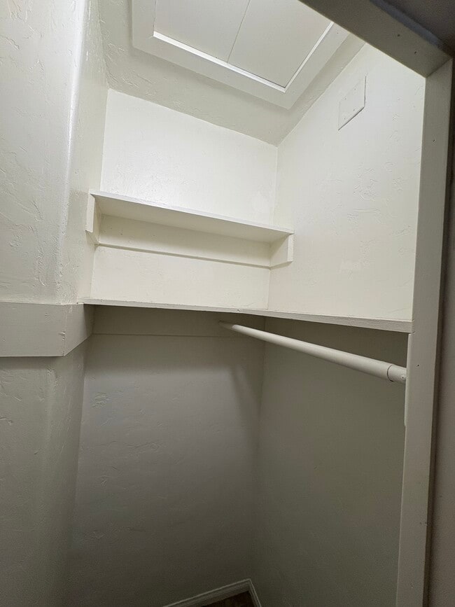 Building Photo - Gaylord Building