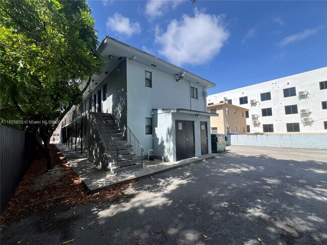 Building Photo - 421 SW 6th St