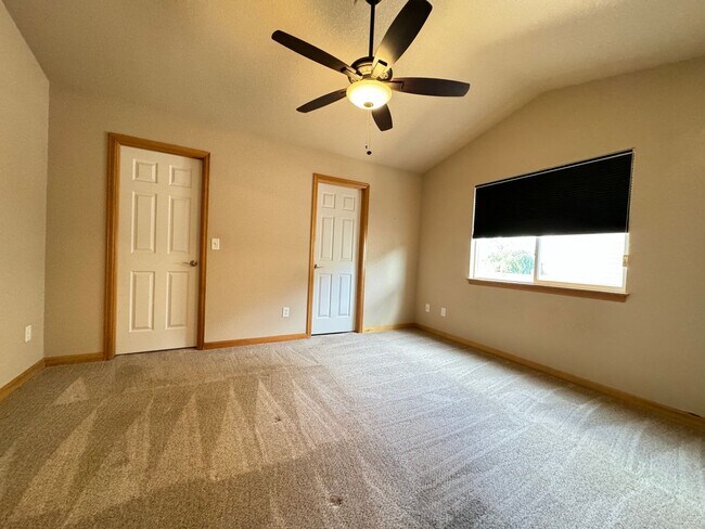 Building Photo - Wonderful Home in Wellington