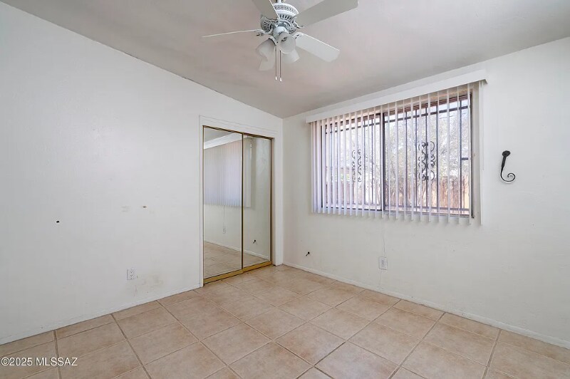 Building Photo - 801 E Holaway Dr