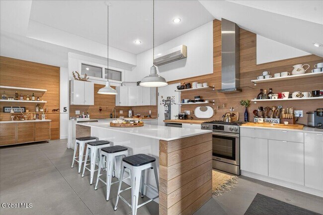 Building Photo - 5 Swanner Ln