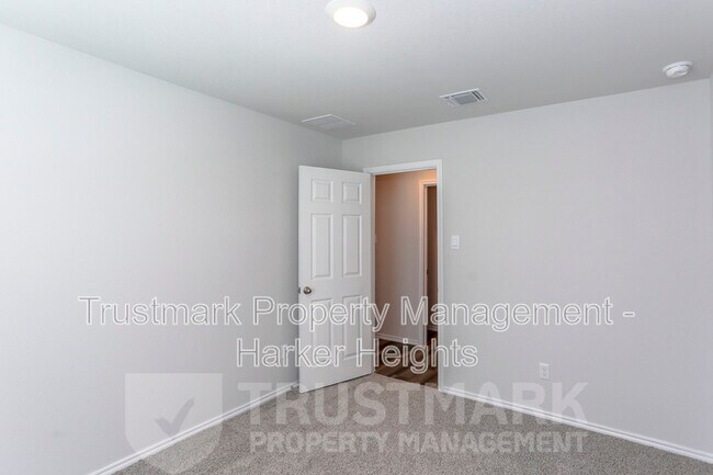 Building Photo - 1003 Cedar Trl