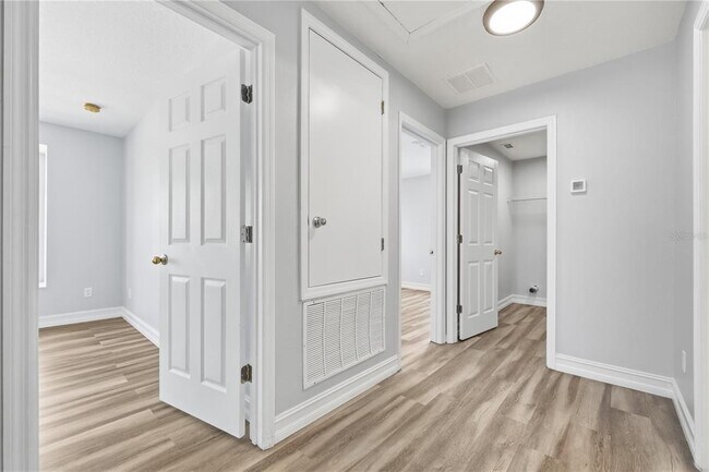 Building Photo - 7339 Country Run Pkwy