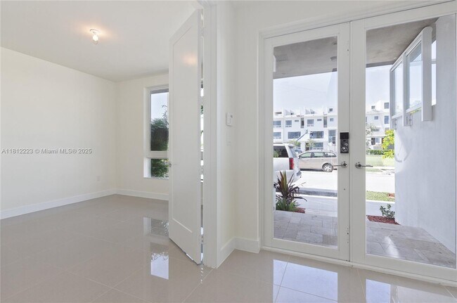 Primary Photo - 10341 NW 64th Ln