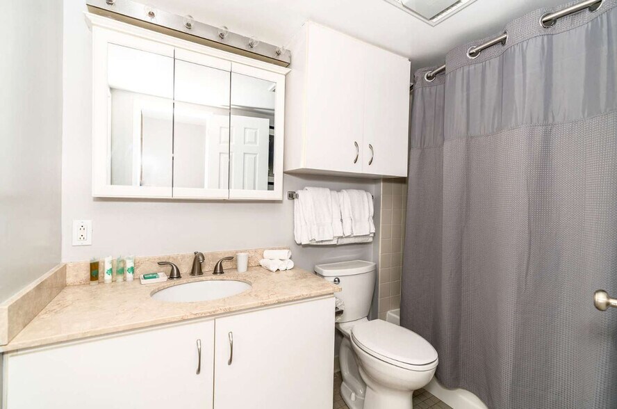 Building Photo - 127 Greyrock Pl