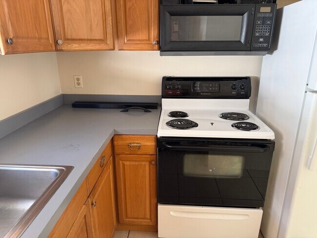 Building Photo - Queen Street Apartments