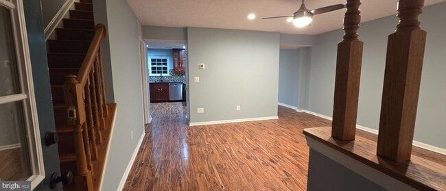 Building Photo - 323 Lindera Ct