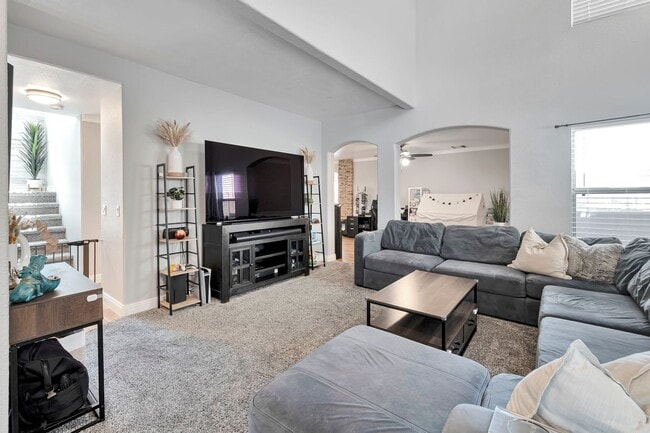 Building Photo - Your Spacious DREAM Home in The Heart of Gilbert!