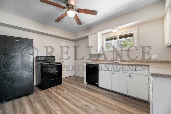 Building Photo - 317 W Kinkaid Ave