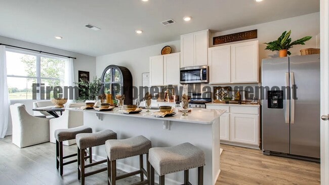 Building Photo - 4 Bedroom, 2.5 Bath and 2 Car Garage in Ha...