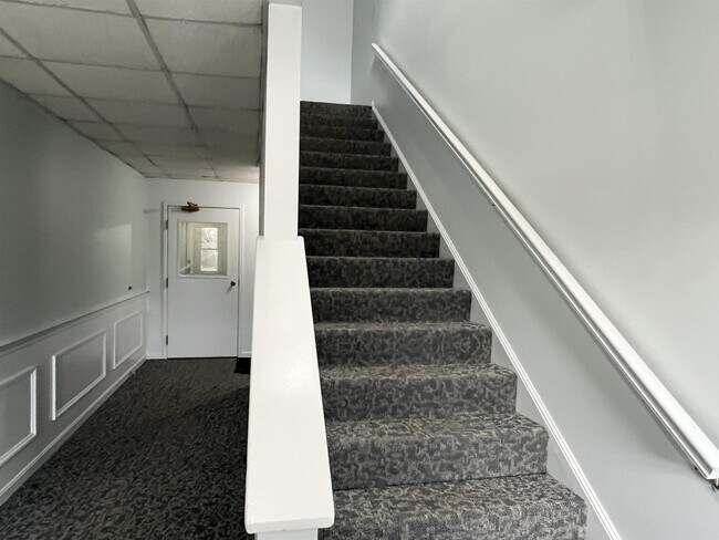 Building Photo - 690 S Porter St