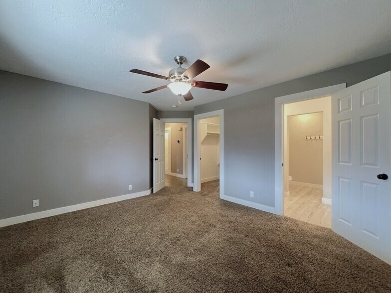 Building Photo - 2541 E Clarene Ct