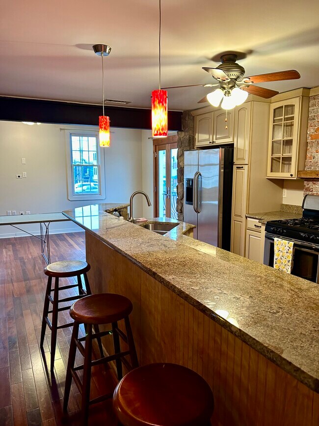 Kitchen - 10 S Crenshaw Ave