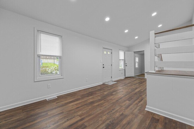 Building Photo - 1402 Valley Rd