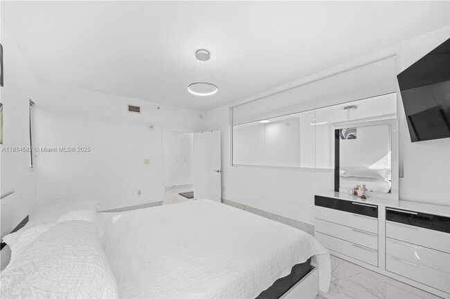 Building Photo - 3000 NE 188th St