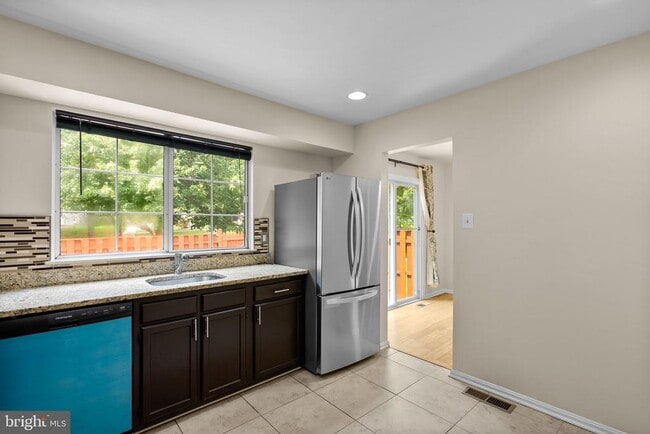 Building Photo - 13 Dinsdale Ct