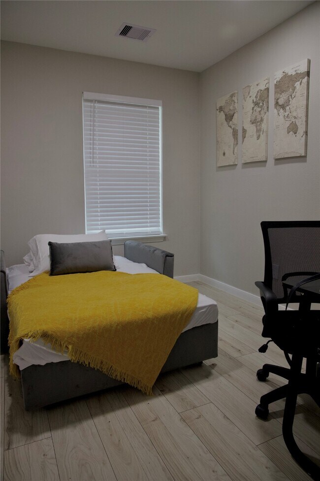 Building Photo - 14 Redberry Ct