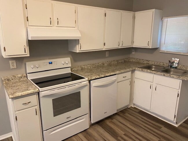Building Photo - 810 Old McGinley Dr