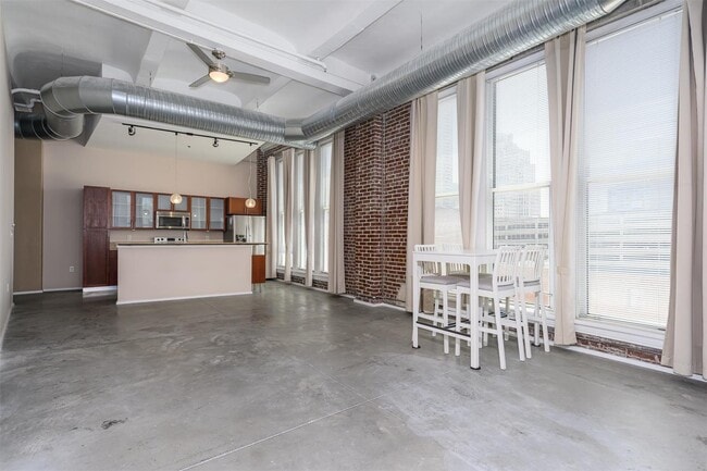 Building Photo - 1136 Washington Ave