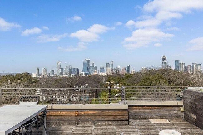 Building Photo - 207 W Johanna St