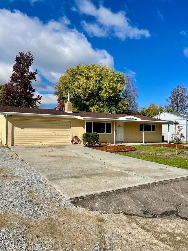 Building Photo - Charming 2B/1B Home in Atascadero