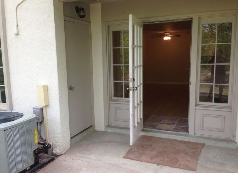 Building Photo - 5903 Kingsford Rd