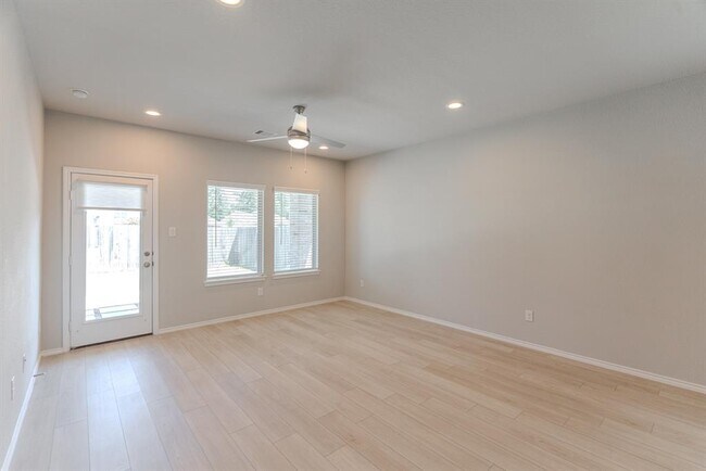 Building Photo - 9327 Colonial Bent Pl
