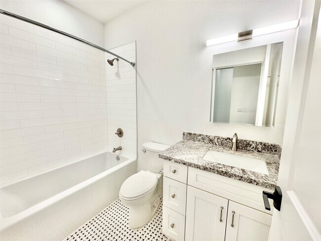 Building Photo - 2102 Mechanic St