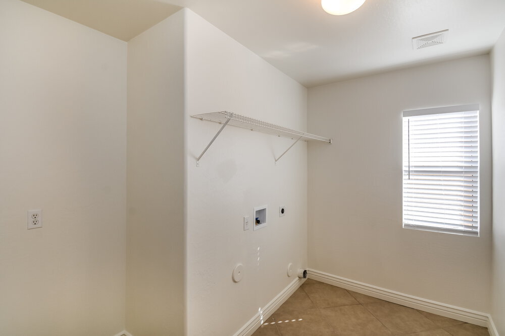Building Photo - 12422 W Sharon Dr