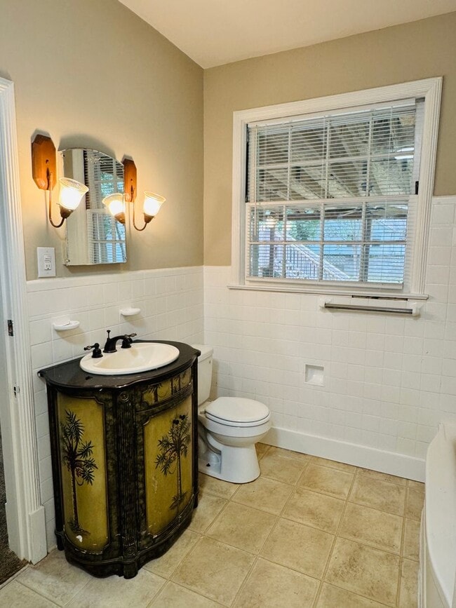 Building Photo - Charming 5-Bedroom Home with In-Law Suite ...