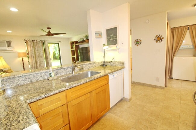 Building Photo - F-104 Kihei Shores Furnished 2 bed/2 full ...