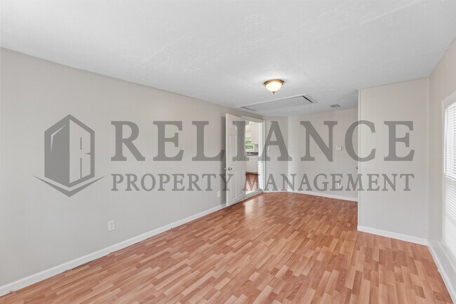 Building Photo - 2237 N Erie St