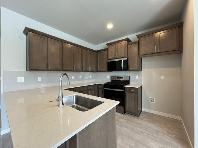 Building Photo - Beautiful Newer Construction 4 Bedroom Forest Grove Home with Open Layout, Quartz Kitchen & Moder...