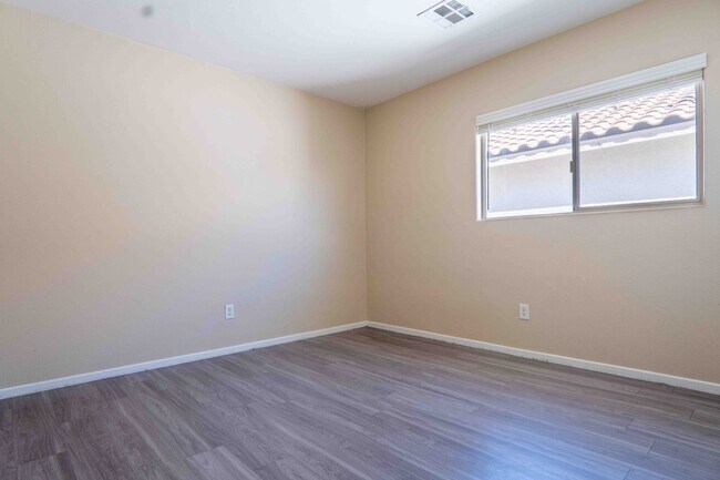 Building Photo - 5558 Rollins St