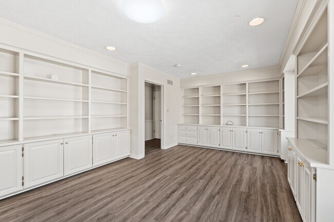 Building Photo - Plymouth