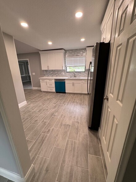 Building Photo - 3455 Remler Dr S
