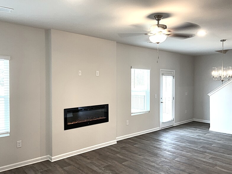 Building Photo - 3160 Emberly Dr