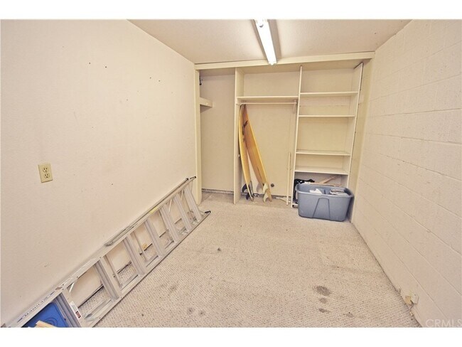 Building Photo - 815 W 15th St