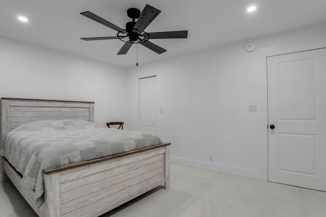 Building Photo - 401 Briny Ave