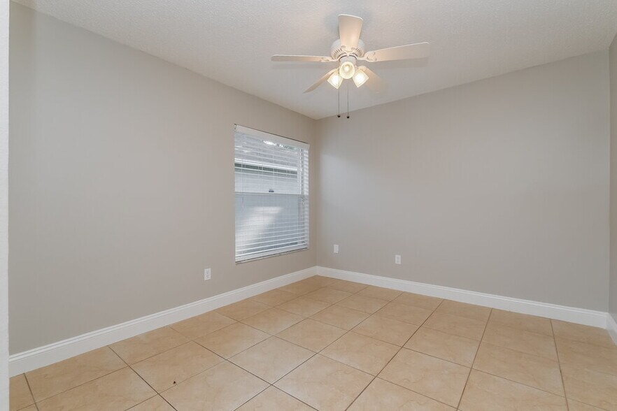 Building Photo - 1540 Chepacket St