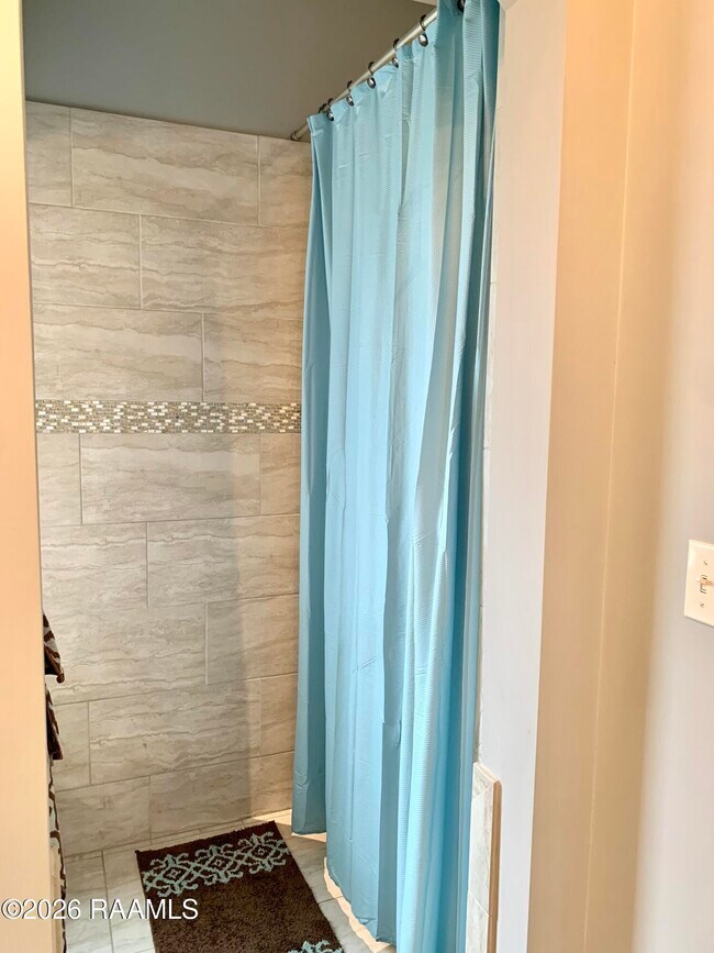 Building Photo - 200 Cypress View Dr