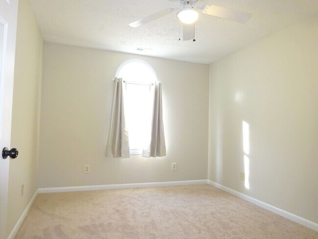 Building Photo - Charming Home Minutes to Camp Lejeune!