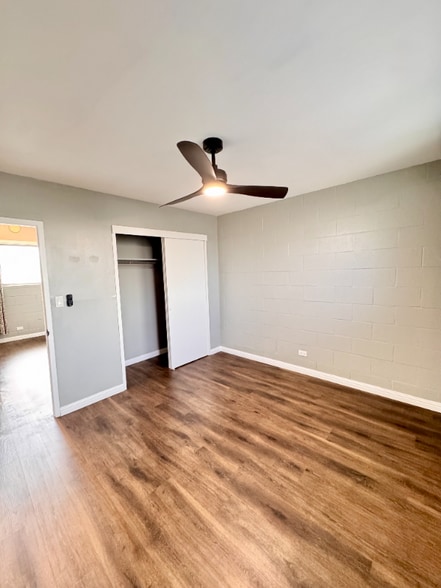 Building Photo - 722 University Ave