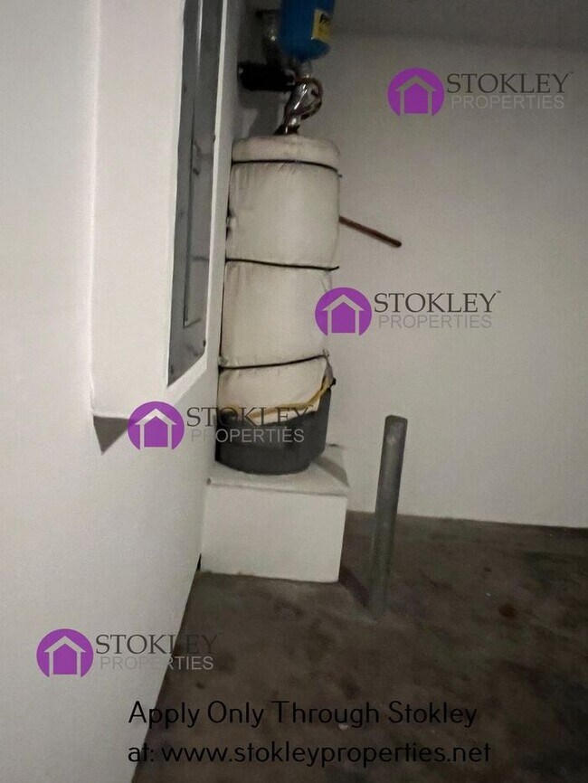 Building Photo - 1 Addison Ct