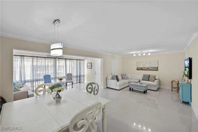 Building Photo - 2100 Gulf Shore Blvd N