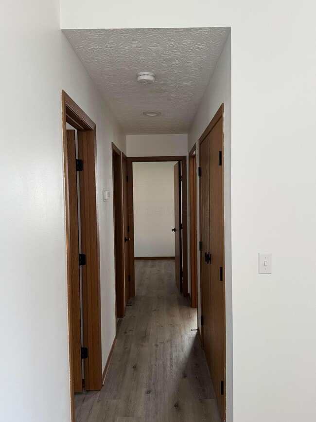 Building Photo - 8000 Leaview Dr