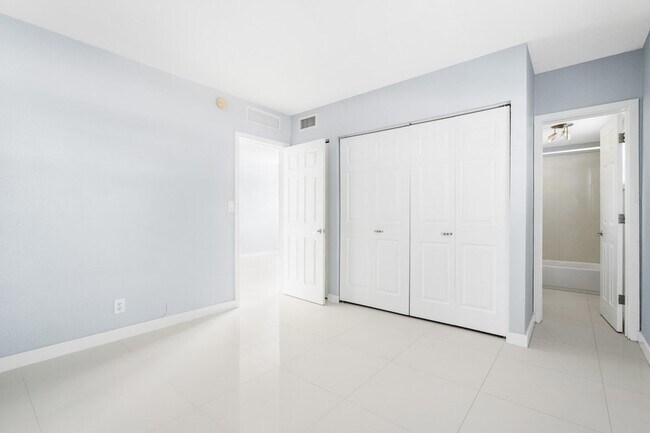 Building Photo - 416 NE 15th Ave