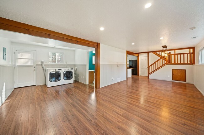 Building Photo - 9394 SE Mason Cir